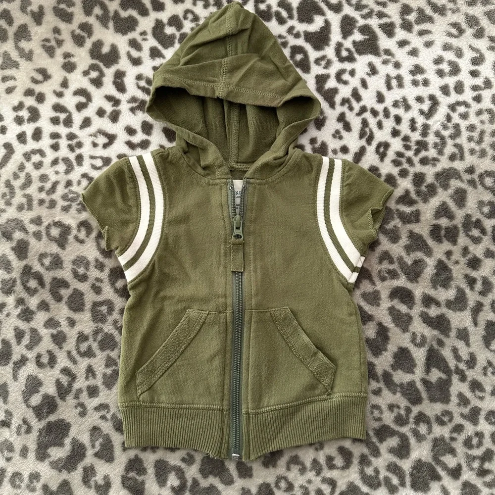 2007 NWOT Old Navy Short Sleeve Hooded Full Zip Top in Green Size 12-18 Months